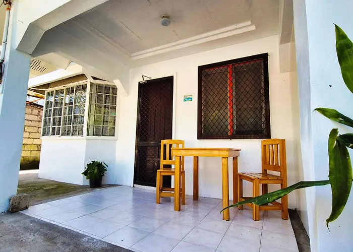 Isla Vida Guesthouse